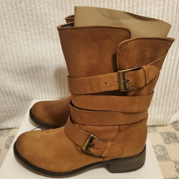 NWT Steve Madden Brewzzer Cognac Leather Belted Mid Calf Moto Boot Size 7.5 - Picture 9 of 12